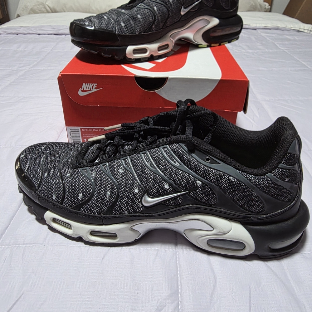 Nike Air Max Plus Se. Mens 10.5. Black/Chrome-Summit White